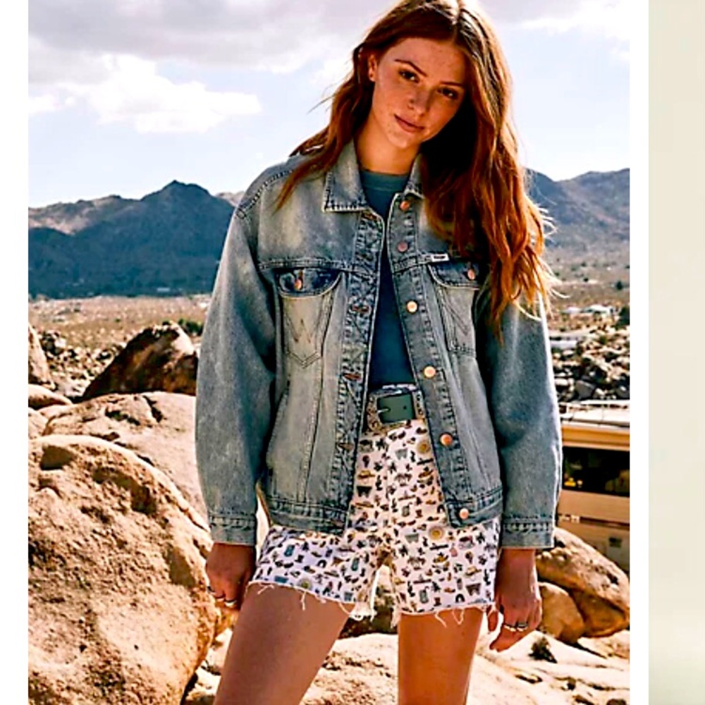 Wrangler Lifes Lemons A-line Cut-Off Shorts